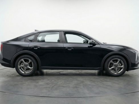 Used 2025 Kia K4 LXS image 11