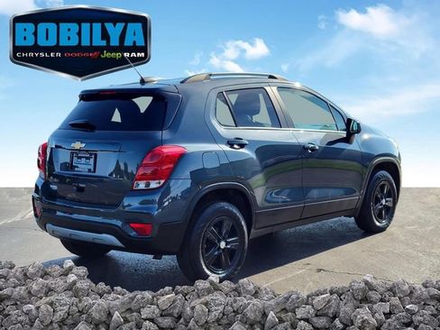 Used 2022 Chevrolet Trax LT w/ LT Convenience Package AWD/4WD image 3