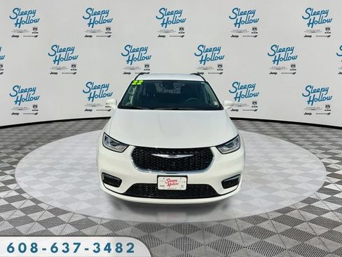 Used 2022 Chrysler Pacifica Touring-L FWD image 2