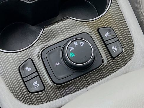 Used 2023 GMC Acadia SLT w/ Preferred Package AWD/4WD image 22