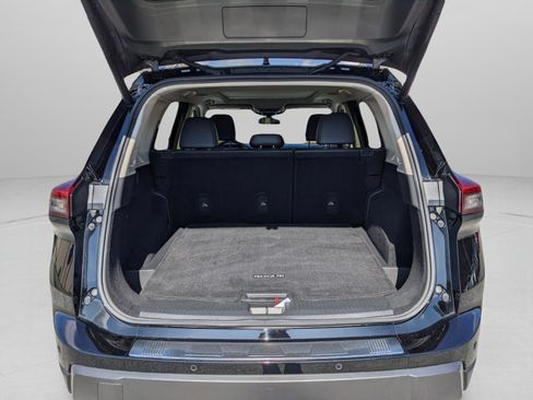 Used 2024 Nissan Rogue SV w/ SV Premium Package image 31