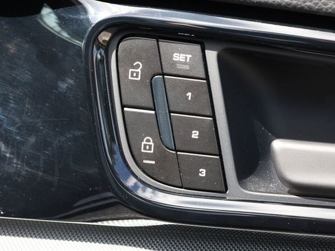 Used 2025 Porsche Panamera RWD image 24