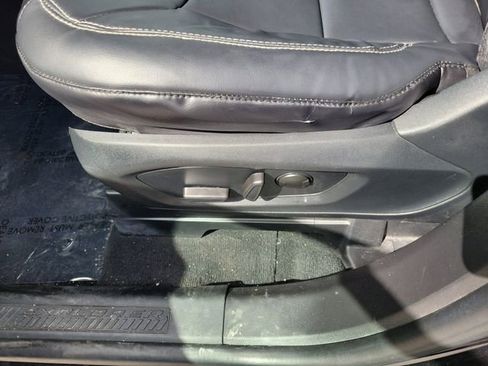 Used 2022 Ford Explorer XLT w/ Equipment Group 202A image 14