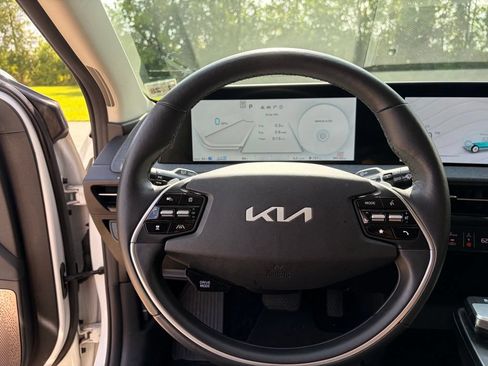 Used 2022 Kia EV6 Wind w/ Wind Technology Package AWD/4WD image 18