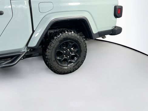 Used 2023 Jeep Gladiator Willys image 29