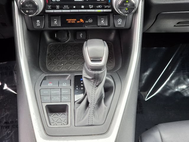 Used 2022 Toyota RAV4 XLE Premium AWD/4WD image 29
