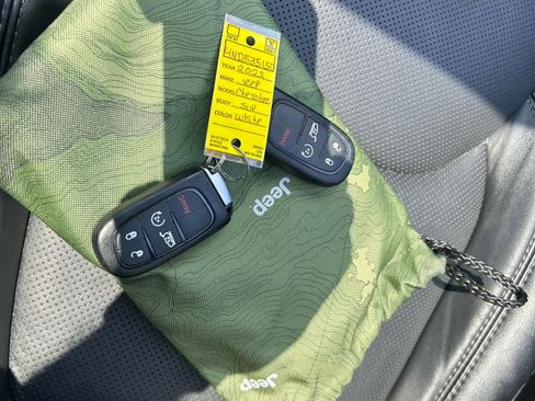 Used 2022 Jeep Cherokee Limited image 20