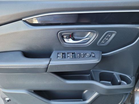 Used 2025 Honda Pilot EX-L image 24