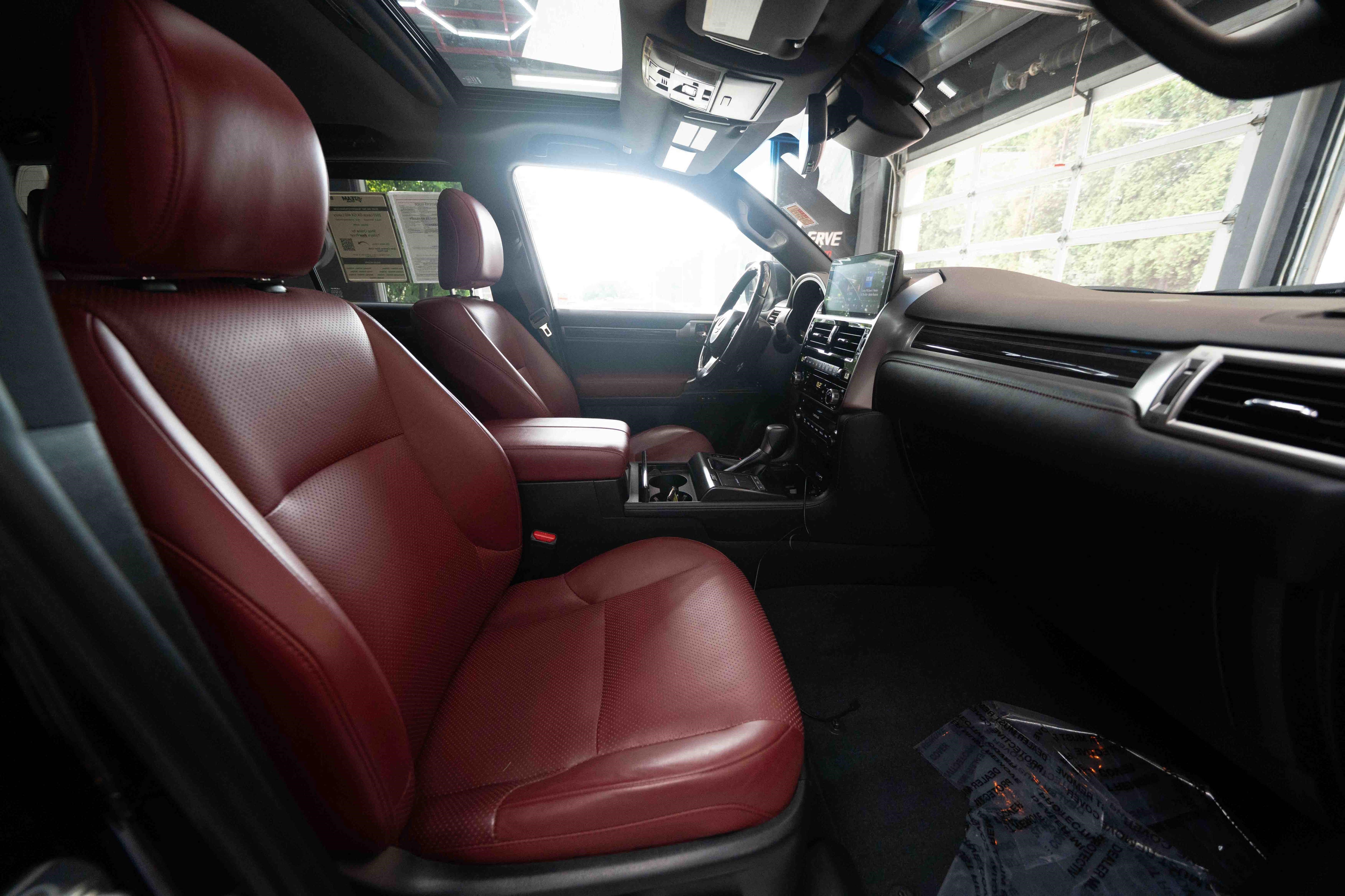 Used 2023 Lexus GX 460 Luxury w/ Sport Design Package AWD/4WD image 27