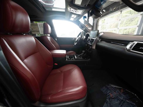 Used 2023 Lexus GX 460 Luxury w/ Sport Design Package AWD/4WD image 27