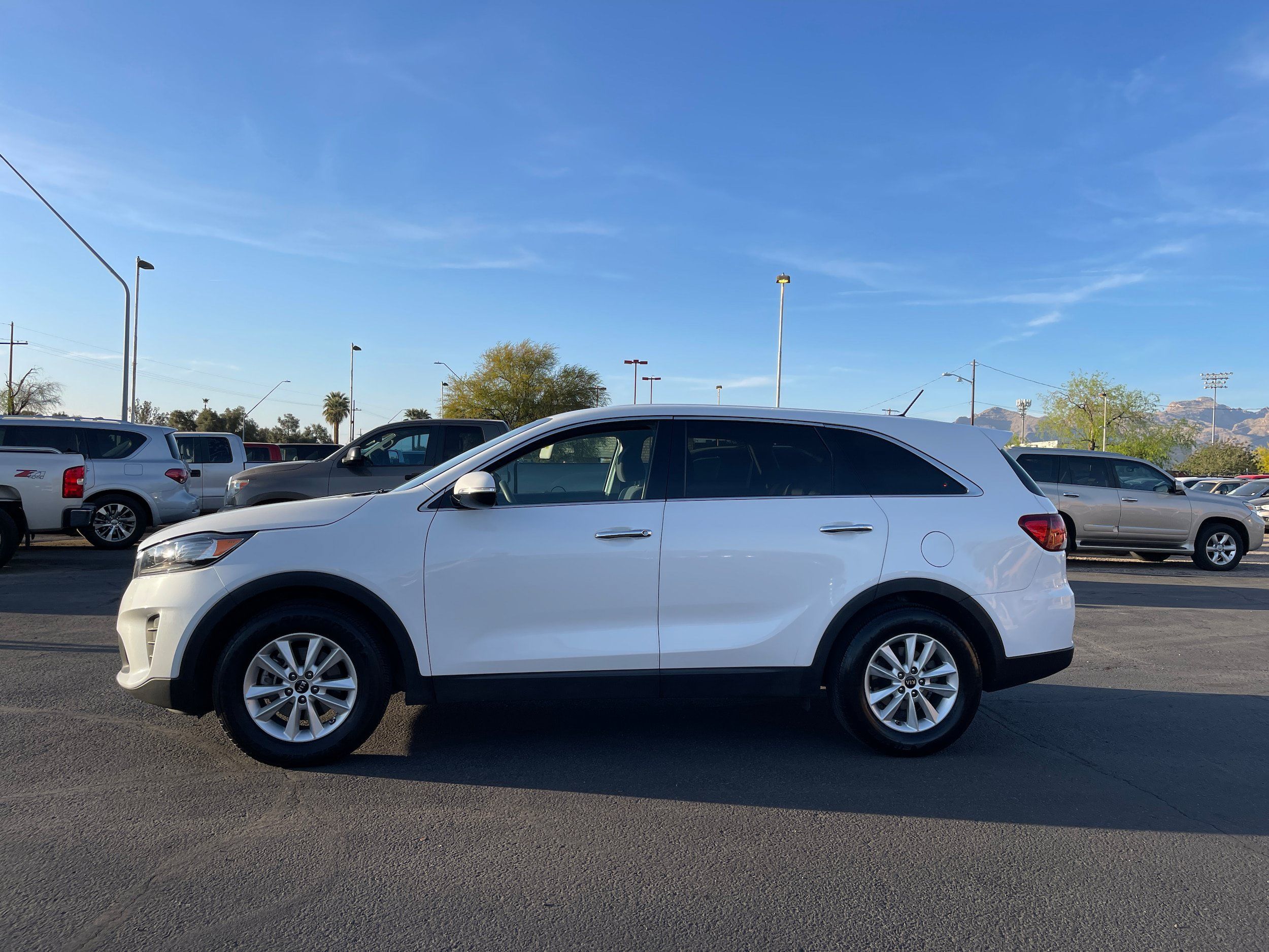Used 2019 Kia Sorento FWD image 2