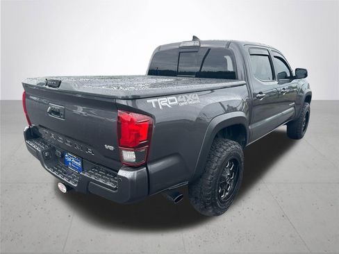 Used 2019 Toyota Tacoma TRD Off-Road w/ TRD Premium Off Road Package AWD/4WD image 6