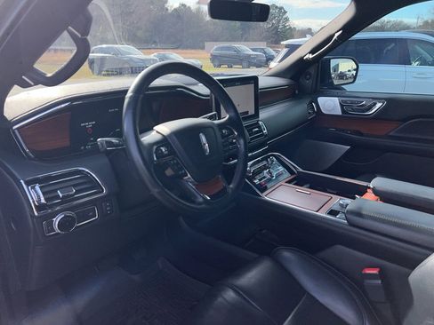 Used 2019 Lincoln Navigator Reserve image 14