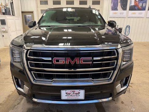 Used 2024 GMC Yukon SLT w/ SLT Luxury Package image 3