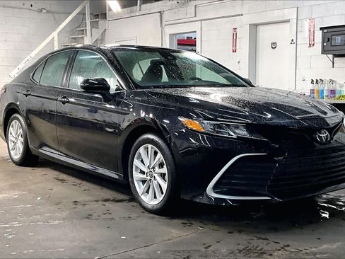 Used 2024 Toyota Camry LE FWD image 3
