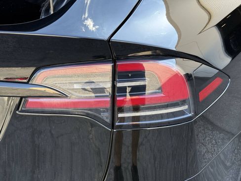 Used 2022 Tesla Model X AWD/4WD image 40