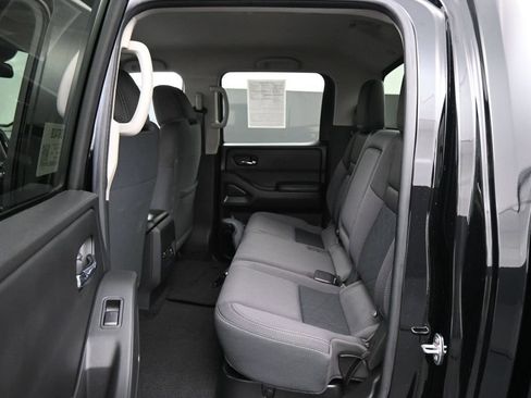 Used 2025 Nissan Frontier SV w/ SV Convenience Package RWD image 15