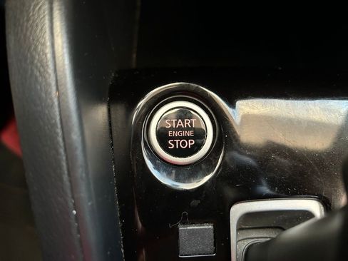 Used 2022 Nissan Versa SV FWD image 25