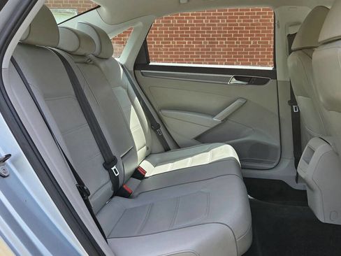 Used 2017 Volkswagen Passat 1.8T R-Line image 14