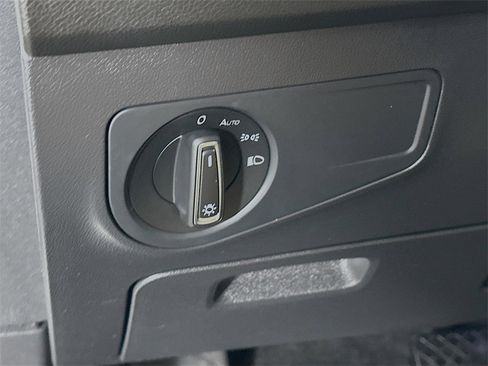 Used 2023 Volkswagen Tiguan SE image 10