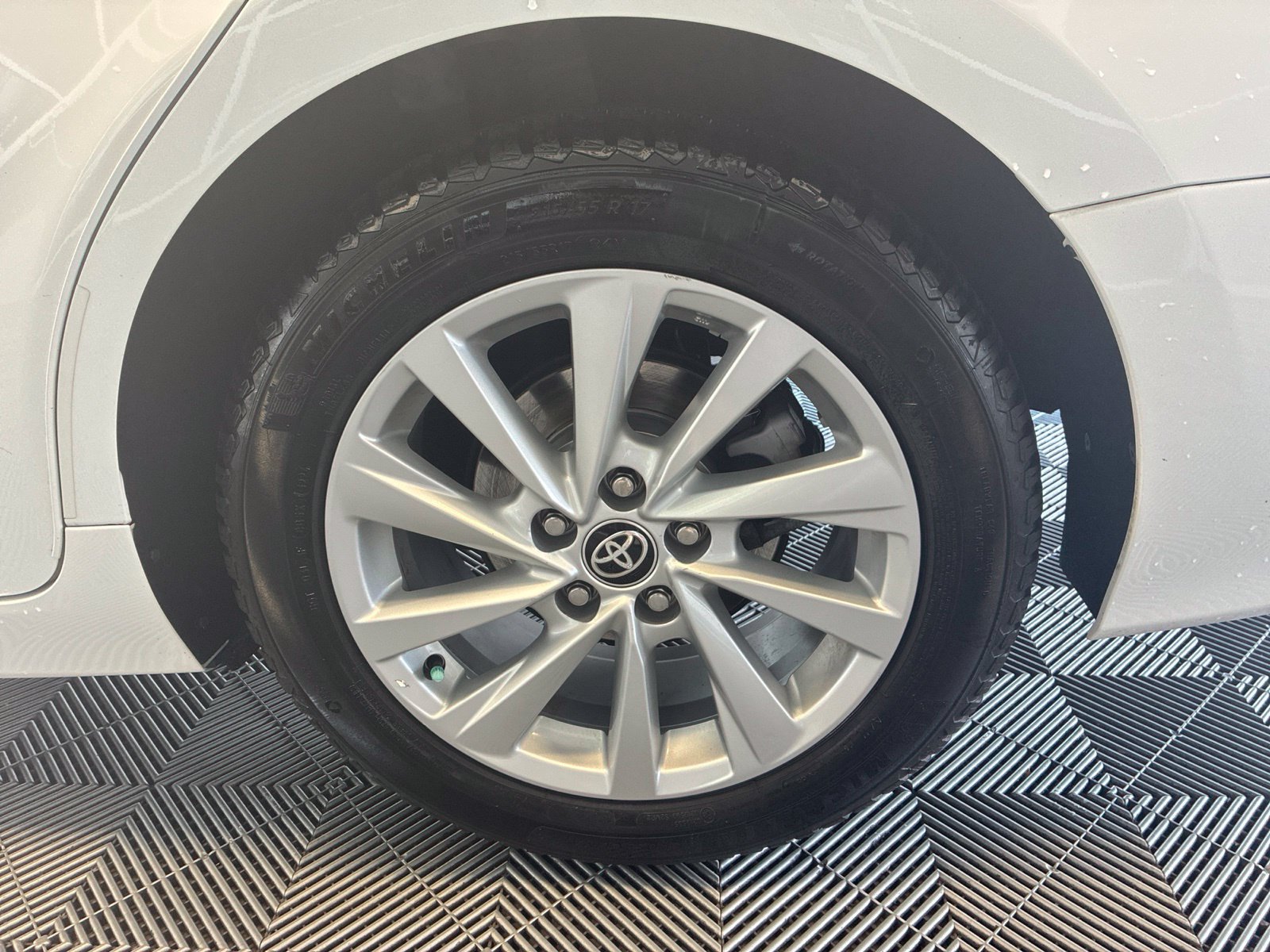 Used 2021 Toyota Camry LE w/ Carpet Mat Package (TMS) FWD image 7
