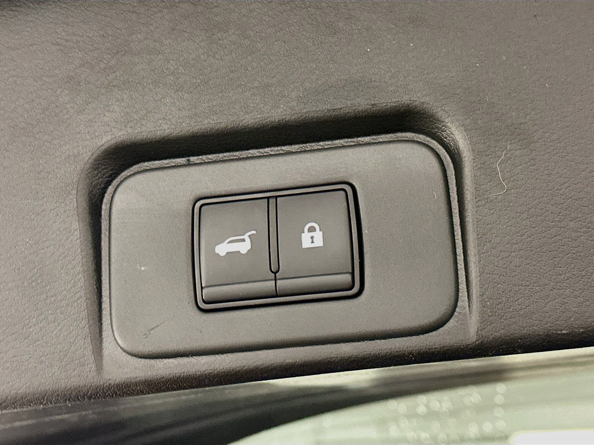 Used 2025 Nissan Rogue SV AWD/4WD image 30