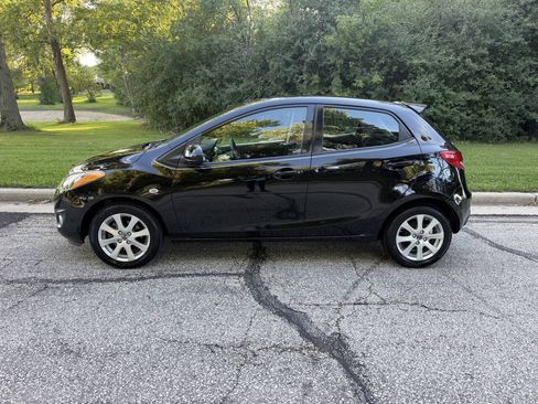 Used 2013 MAZDA MAZDA2 Touring FWD image 2