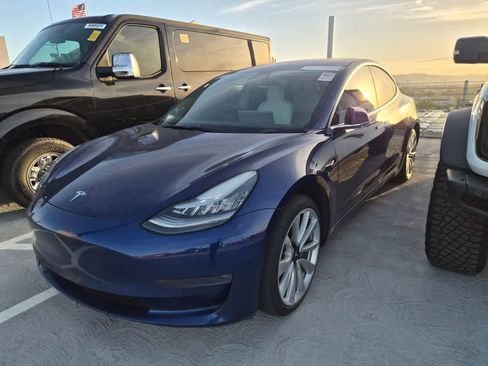 Used 2018 Tesla Model 3 Mid Range RWD image 1