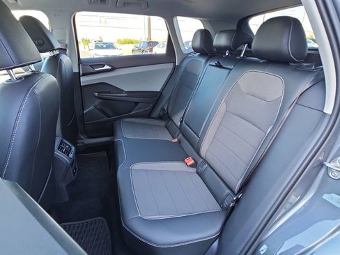 Used 2023 Volkswagen Taos SE w/ Panoramic Sunroof Package FWD image 13