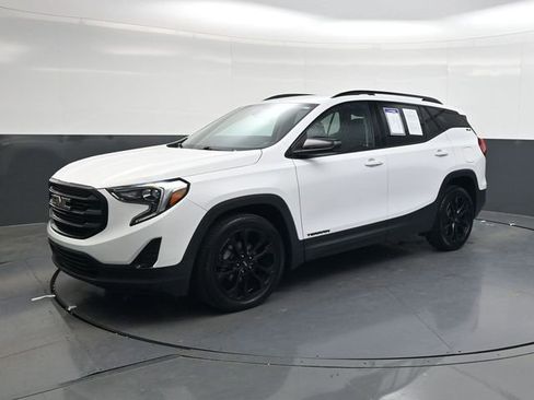 Used 2021 GMC Terrain SLE w/ Elevation Edition image 8