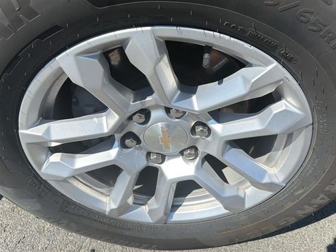Used 2023 Chevrolet Silverado 1500 LT AWD/4WD image 9