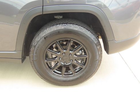 Used 2024 Jeep Grand Cherokee Limited AWD/4WD image 17