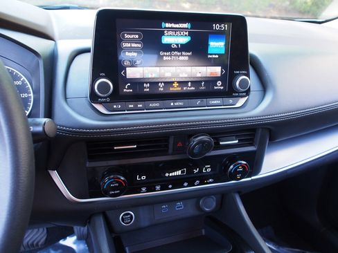 Used 2023 Nissan Rogue SV FWD image 24