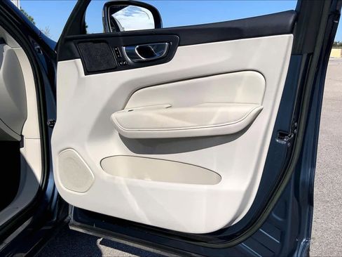 Used 2022 Volvo XC60 B5 Inscription w/ Advanced Package image 21