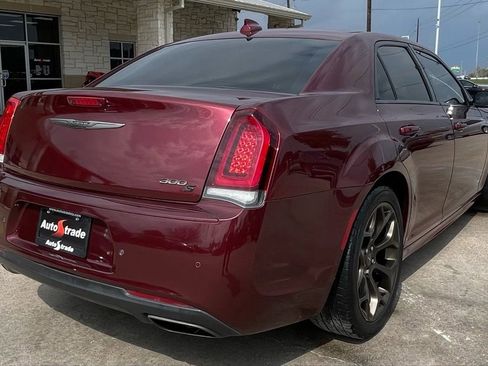 Used 2018 Chrysler 300 S w/ 300S Premium Group image 5