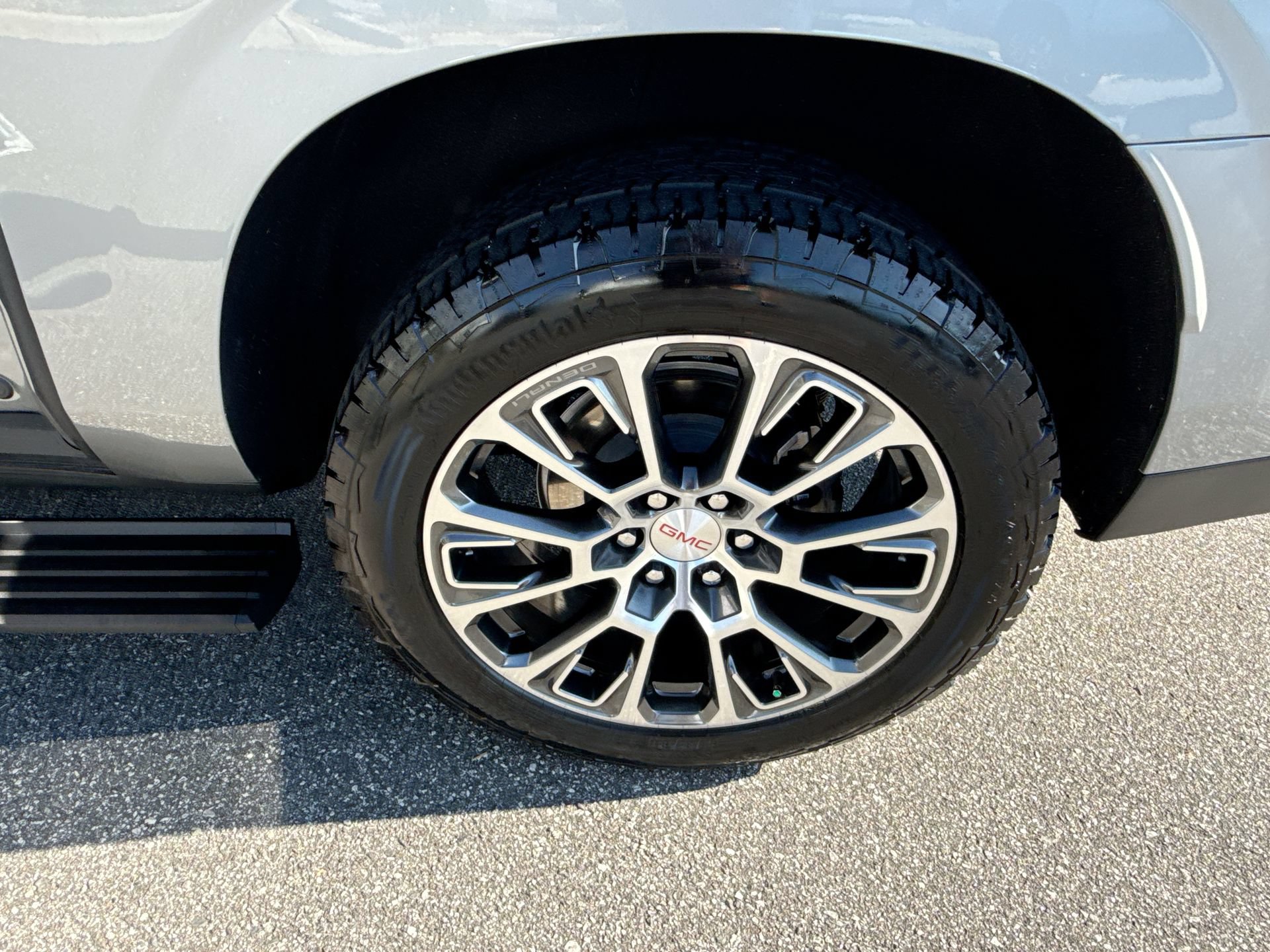 Certified 2025 GMC Yukon XL Denali w/ Denali Reserve Package AWD/4WD image 19