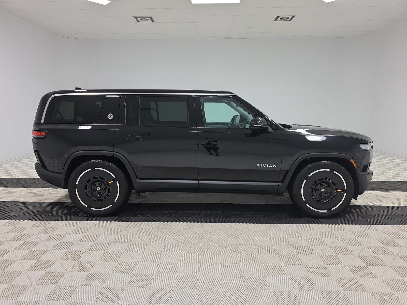 Used 2025 Rivian R1S Adventure Dual AWD/4WD image 6