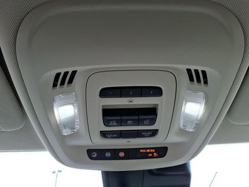 Used 2023 Buick Envision Avenir AWD/4WD image 17