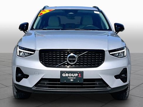 Used 2023 Volvo XC40 B5 Plus w/ Climate Package AWD/4WD image 4