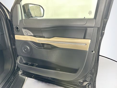 Used 2023 Ford Expedition Max Limited RWD image 35