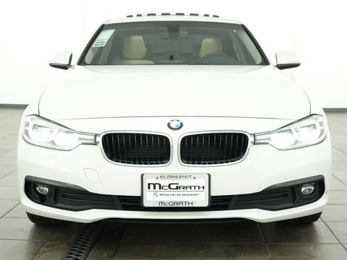 Used 2018 BMW 320i xDrive Sedan w/ Convenience Package AWD/4WD image 7