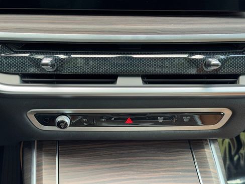 Used 2023 BMW X7 xDrive40i w/ Climate Comfort Package image 33