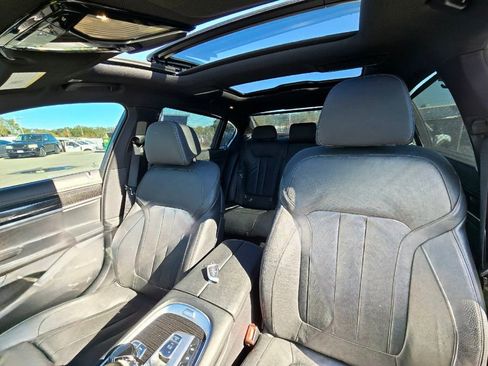 Used 2018 BMW 740e xDrive w/ M Sport Package AWD/4WD image 32