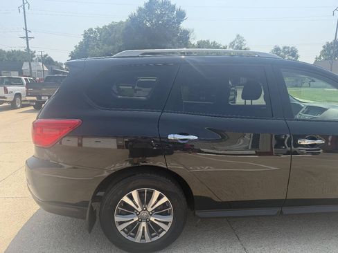 Used 2019 Nissan Pathfinder S AWD/4WD image 8
