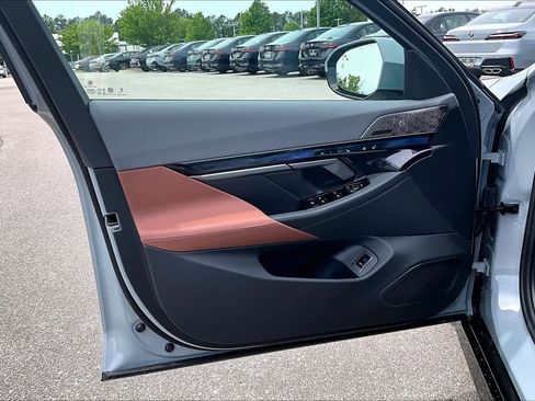 New 2026 BMW 530i xDrive w/ M Sport Package AWD/4WD image 10