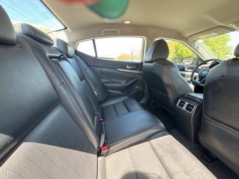 Used 2017 Nissan Maxima 3.5 SV image 12