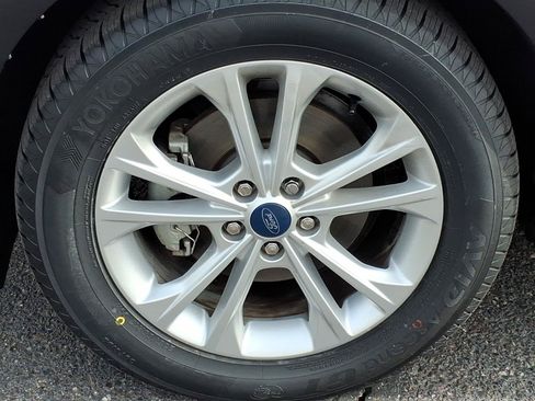 Certified 2019 Ford Escape SE FWD image 9