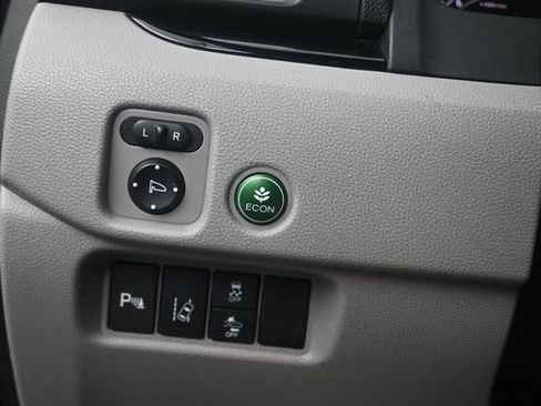 Used 2017 Honda Pilot Touring image 13