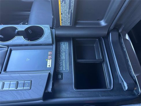 Used 2023 Lexus LX 600 4WD w/ Luxury Package image 21