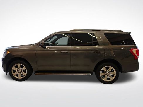 Used 2019 Ford Expedition XLT w/ Equipment Group 202A RWD image 2